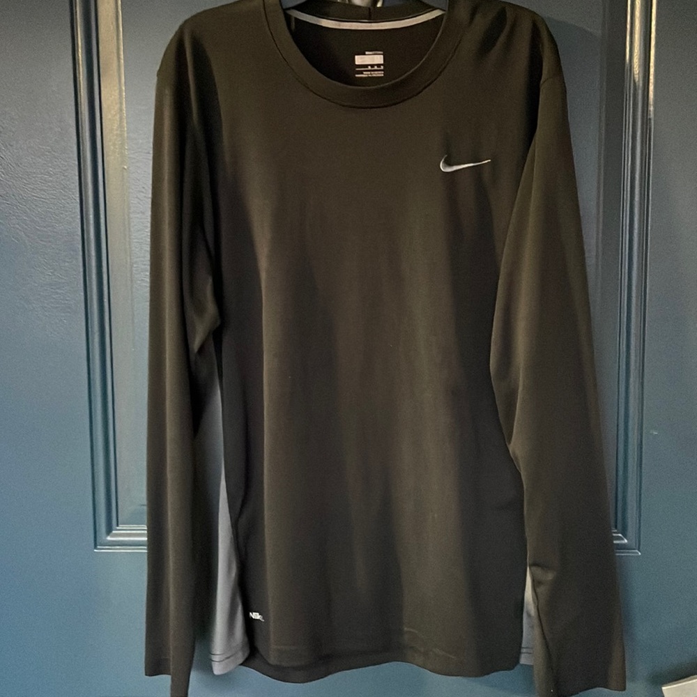 Nike Fit Dry Long-sleeved Shirt.